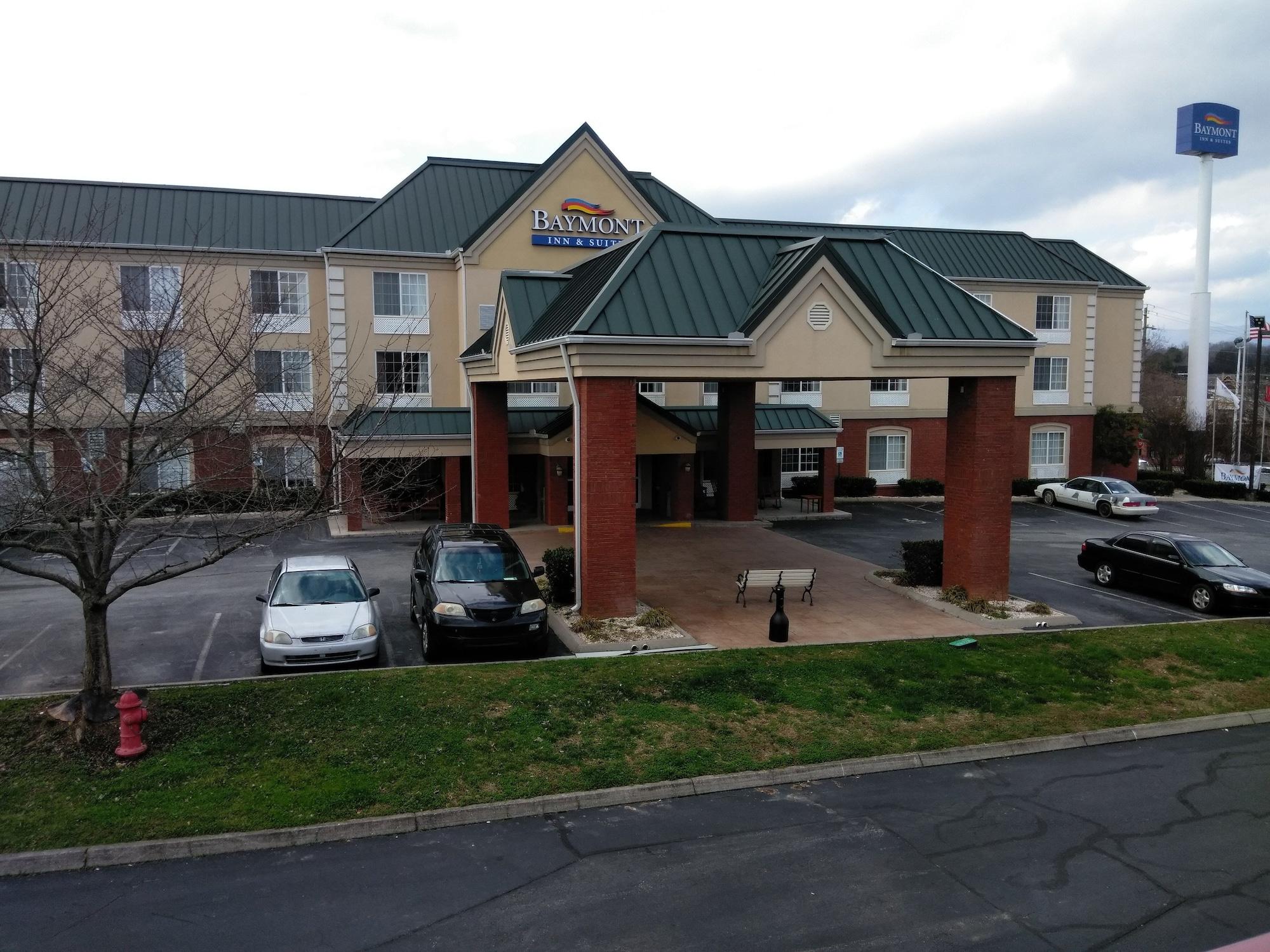 Baymont By Wyndham Clinton Hotel Exterior photo