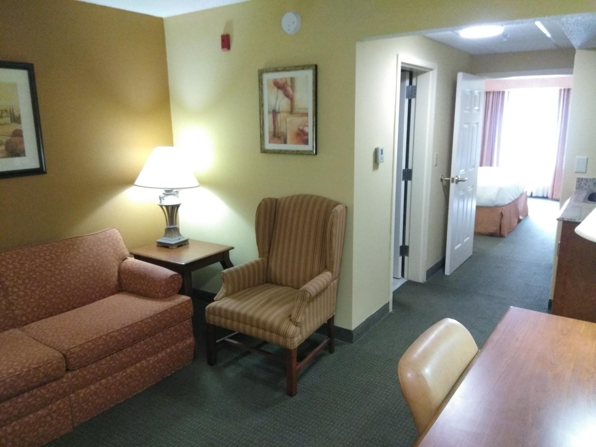 Baymont By Wyndham Clinton Hotel Exterior photo